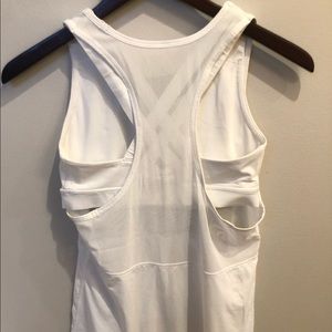 Lululemon tank w bra attached in white, size 6